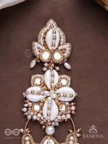 Grathan - The Delicate Intricacy - Mirrors, Shells, Beads And Pearls Hand Embroidered Hair Accessory