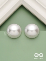 Classic serenade- statement white pearl stud 