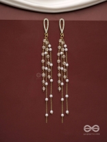 Glass sprinklings - Dangling golden bead earrings 