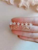 Queen’s delight - Crown shaped golden crystal studs 