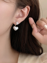 Heart's Whisper- Charming pearl ear Jacket