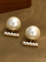 Gleam Pearls- Pearl stud earrings