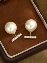Gleam Pearls- Pearl stud earrings