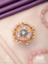 RANGVATI - FULL OF COLORS - EXQUISITE MULTI-HUED RING WITH PEARL AND CRYSTAL EMBELLISHMENTS