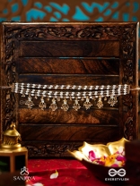 HIRANYA - GOLDEN GRACE - CLASSIC PEARL CHOKER WITH DELICATE GOLD ACCENTS