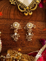 HIRANYA - GOLDEN GRACE - CLASSIC PEARLEARRINGS WITH DELICATE GOLD ACCENTS