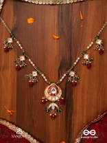 ANUPRITA - DIVINELY ADORNED - TRADITIONAL KUNDAN NECKLACE WITH PEARL AND BEADS