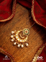 VIBHAVATI - ADORNED WITH RICHNESS - EXQUISITE KUNDAN MAANGTIKA WITH ENAMELLED POLKI DESIGN, PEARLS AND GEMSTONES