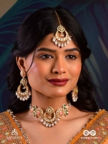 VIBHAVATI - ADORNED WITH RICHNESS - EXQUISITE KUNDAN MAANGTIKA WITH ENAMELLED POLKI DESIGN, PEARLS AND GEMSTONES