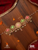 HARITRINA - GREEN AND PINK BEAUTY - ORNATE KUNDAN CHOKER WITH FLORAL MOTIFS AND SPARKLING DROPS