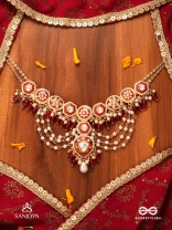 JWLALA - FLAME-LIKE BEAUTY - MAJESTIC HANDCRAFTED KUNDAN NECKLACE WITH ORNATE RED AND GOLDEN DETAILS
