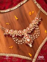 JWLALA - FLAME-LIKE BEAUTY - MAJESTIC HANDCRAFTED KUNDAN NECKLACE WITH ORNATE RED AND GOLDEN DETAILS