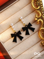 MIDNIGHT BOW - CHIC BLACK BOW WITH PEARL ACCENTS