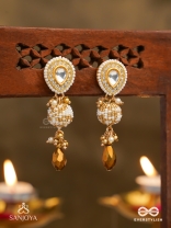KANAKLEKHA - GOLDEN GLEAM- ROUND POLKI ACCENTED EARRINGS WITH DEWY WHITE PEARLS AND WARM EARTHY TONE BEADS