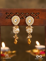 KANAKLEKHA - GOLDEN GLEAM- ROUND POLKI ACCENTED EARRINGS WITH DEWY WHITE PEARLS AND WARM EARTHY TONE BEADS