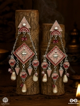 DEVIKA DRIP – ENAMEL SHELL-BEAD EARRING
