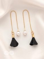 Hanging in balance Pearl and Flowers Needle Earrings- Black