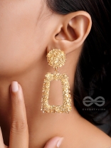 The Shimmery Diva Classic Geometric Earrings - Golden
