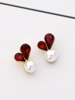 The Little Shimmery Pearl Hearts - Tiny Trinket Earrings
