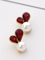 The Little Shimmery Pearl Hearts - Tiny Trinket Earrings