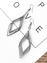 The Shimmery Rhombus - Dark Grey Elegant Earrings