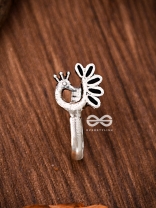 The Little Fanning Peacock Non-piercing Boho Nosepin