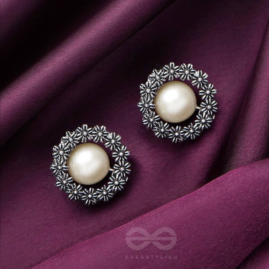The Snowy Wreath- Oxidised Pearl Stud Earrings